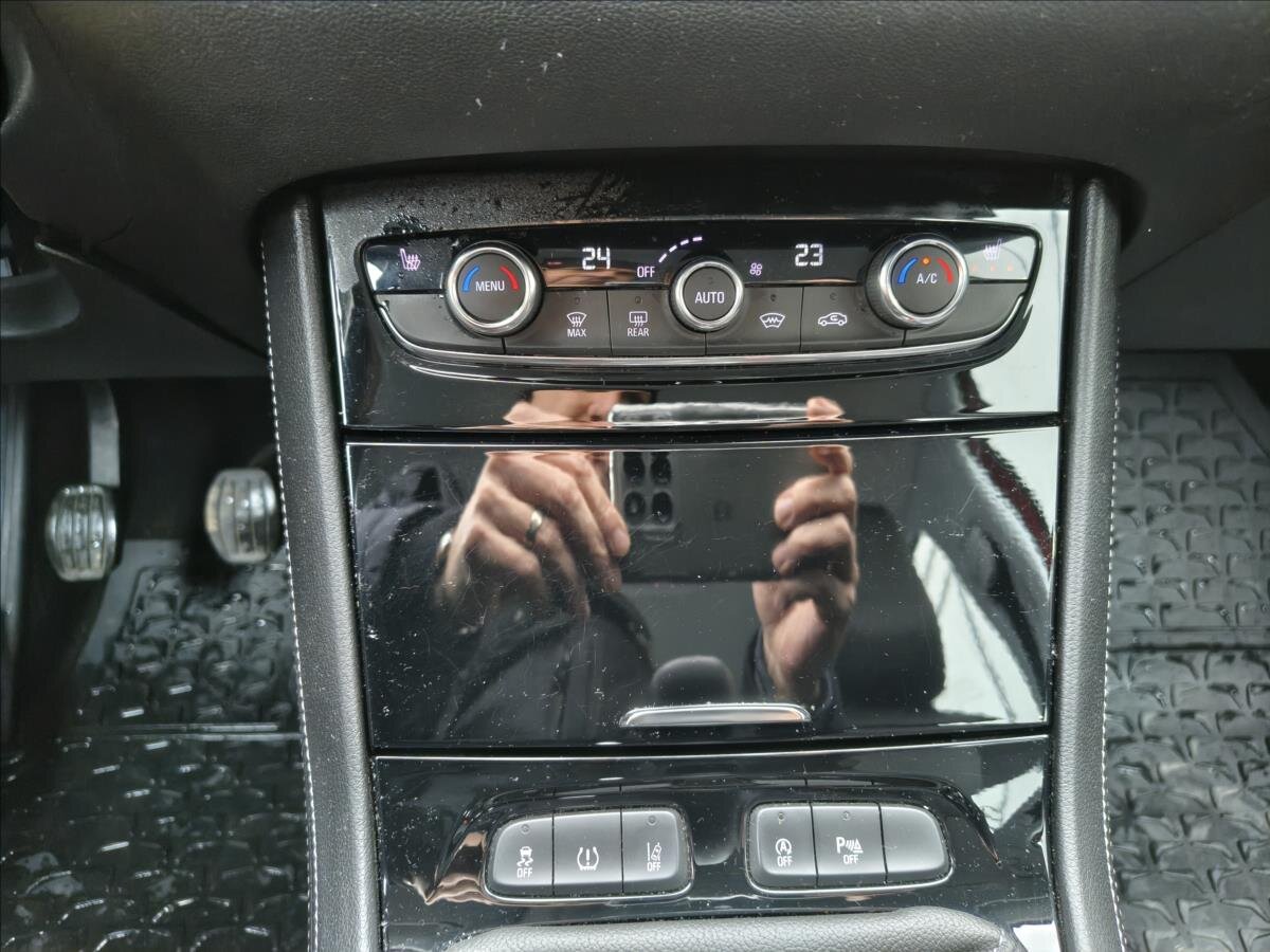 Opel Grandland SUV / Terénní 1,2 l 96 kw