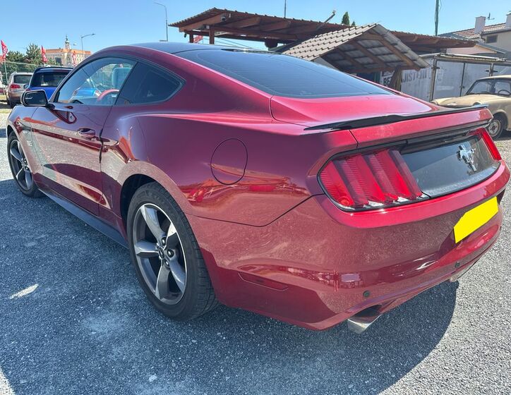 Ford Mustang 4