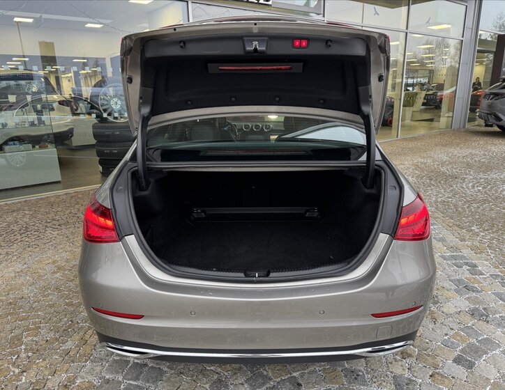 Mercedes-Benz Třídy C Sedan / Limuzína 2,0 l 147 kw