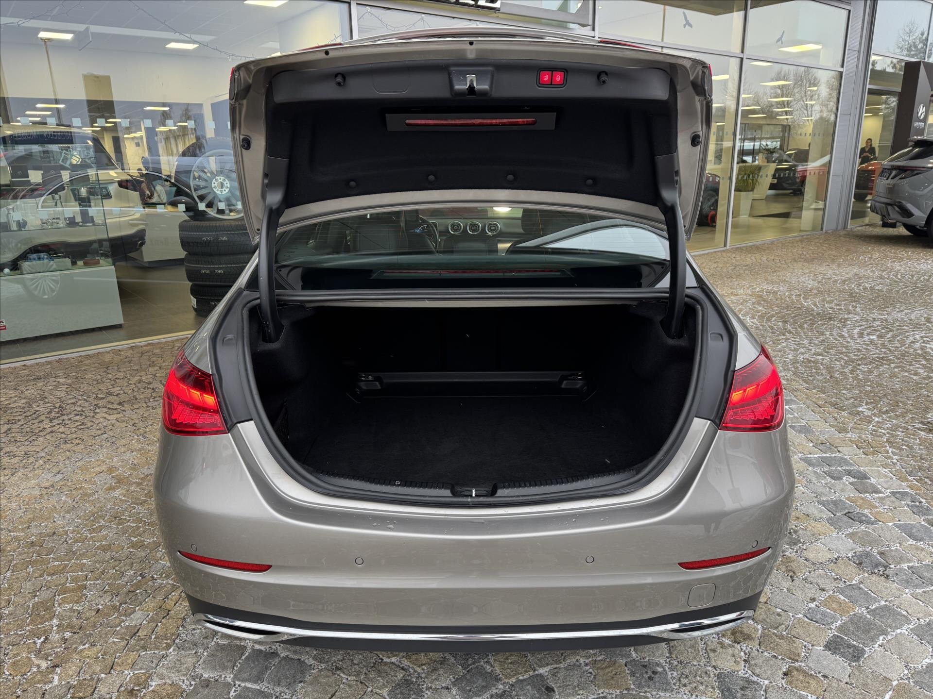 Mercedes-Benz Třídy C Sedan / Limuzína 2,0 l 147 kw