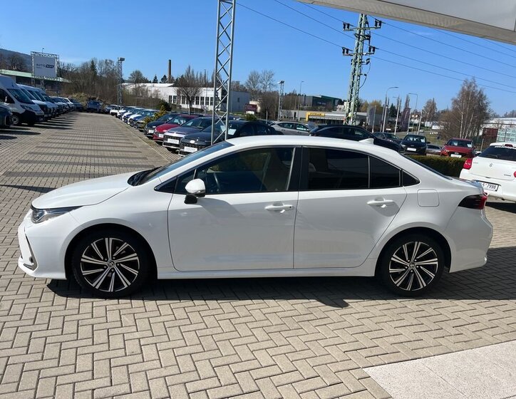Toyota Corolla Sedan / Limuzína 1,5 l 92 kw