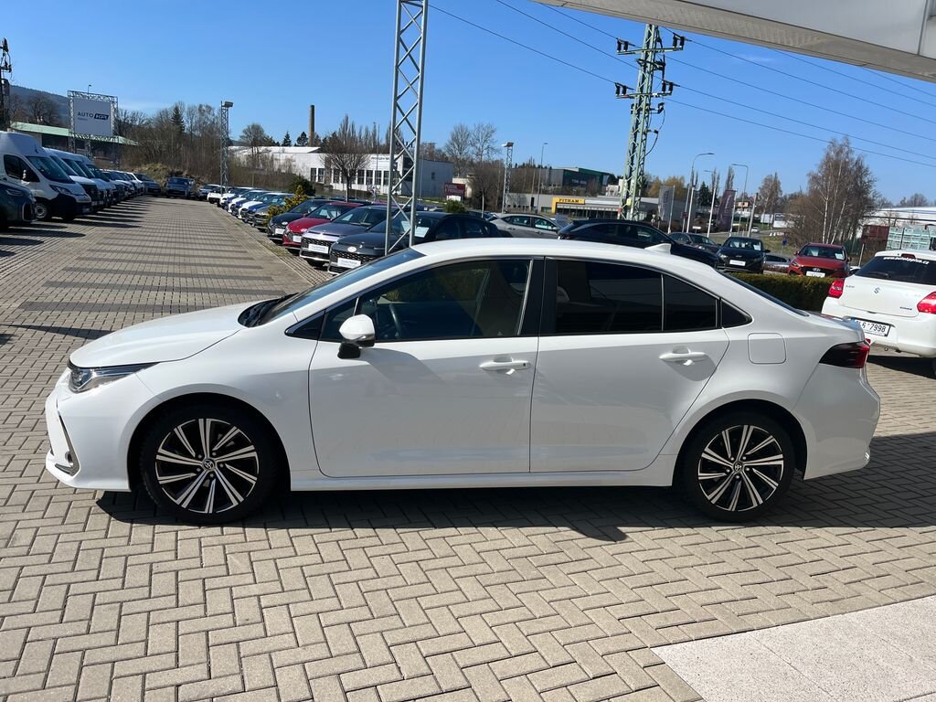 Toyota Corolla Sedan / Limuzína 1,5 l 92 kw