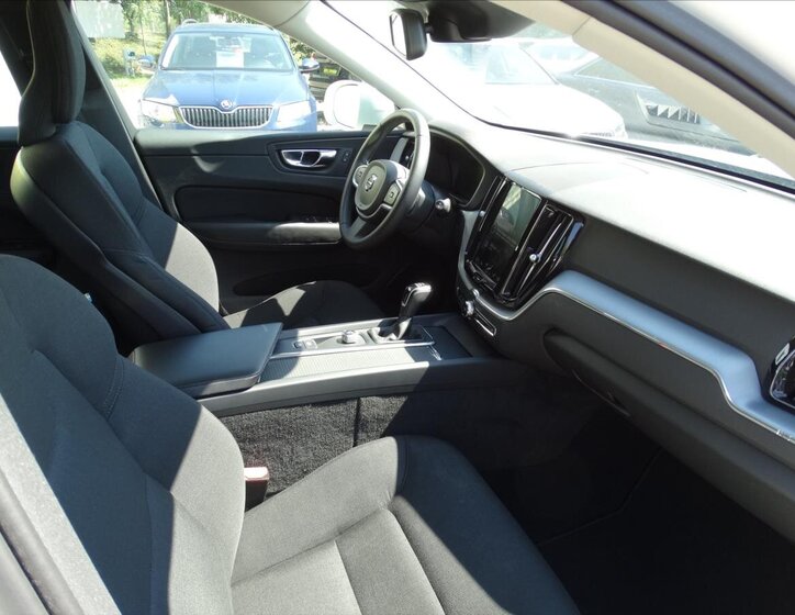 Volvo XC60 SUV / Terénní 2,0 l 110 kw