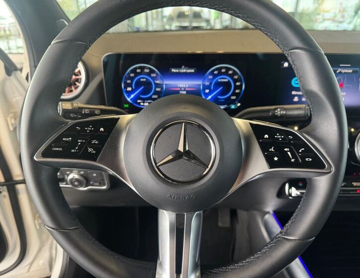 Mercedes-Benz EQA 19