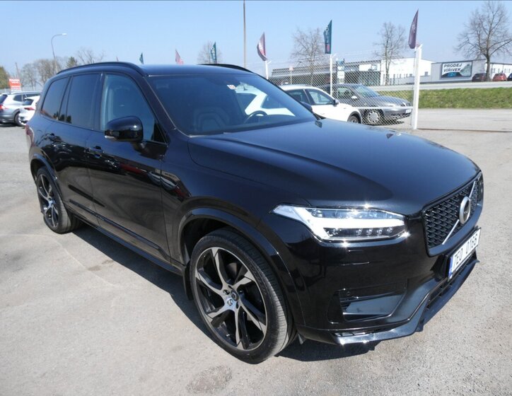 Volvo XC90 SUV / Terénní 2,0 l 228 kw