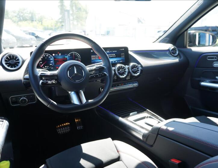 Mercedes-Benz GLA 11