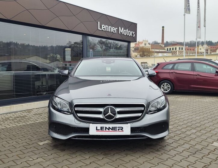 Mercedes-Benz Třídy E Sedan 3,0 l 190 kw