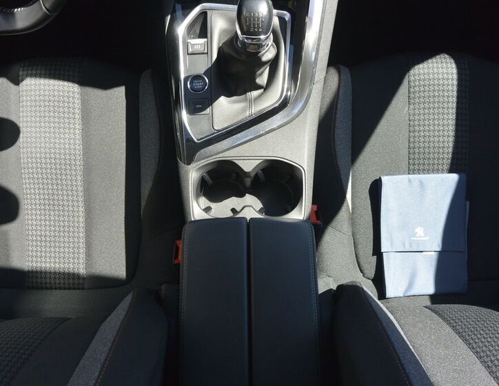 Peugeot 3008 SUV / Terénní 1,2 l 96 kw