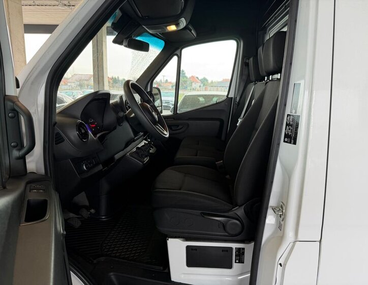 Mercedes-Benz Sprinter 10