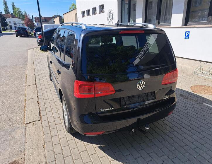 Volkswagen Touran 8