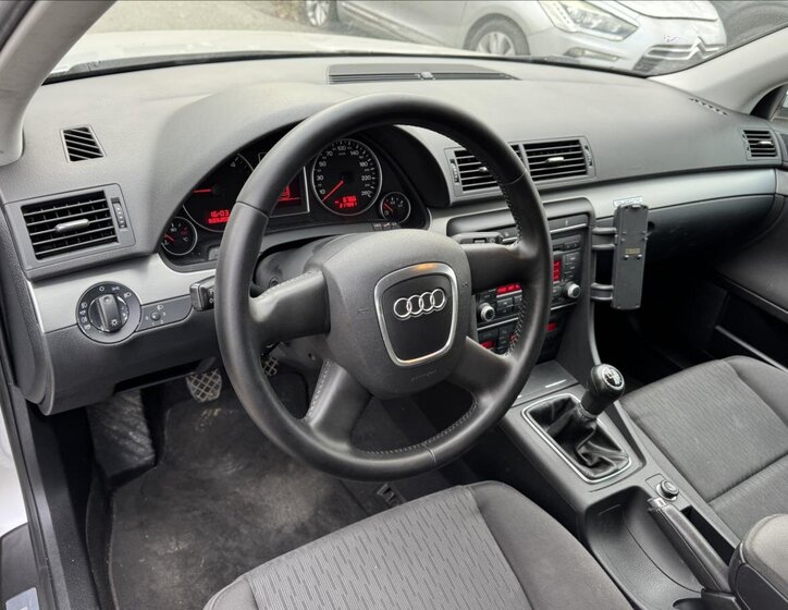 Audi A4 Kombi 2,0 l 103 kw