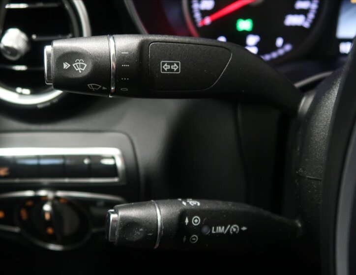 Mercedes-Benz Třídy C Sedan / Limuzína 2,1 l 125 kw