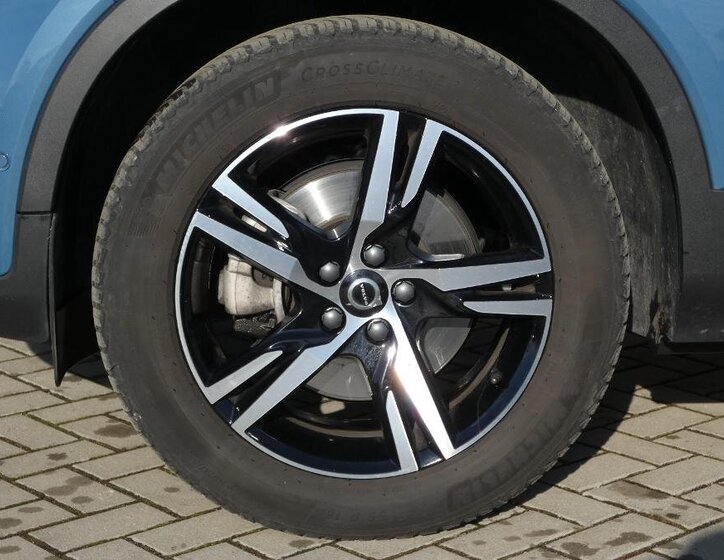 Volvo XC40 SUV / Terénní 2,0 l 120 kw