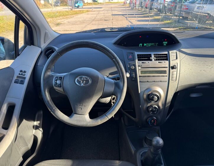 Toyota Yaris 9