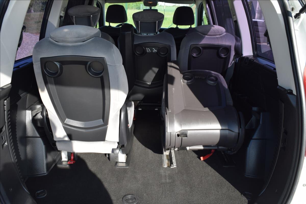 Peugeot 807 MPV 2,0 l 100 kw