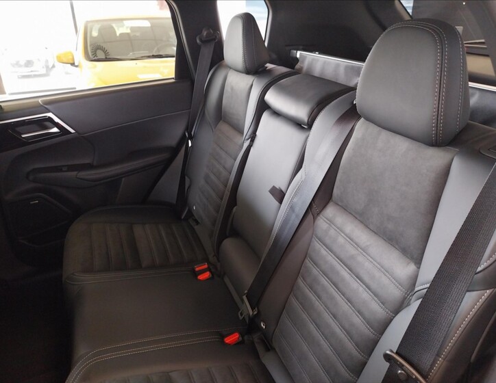 Mitsubishi Outlander 7