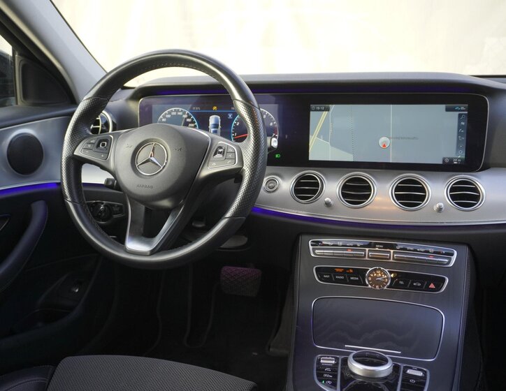 Mercedes-Benz Třídy E Sedan 2,0 l 180 kw