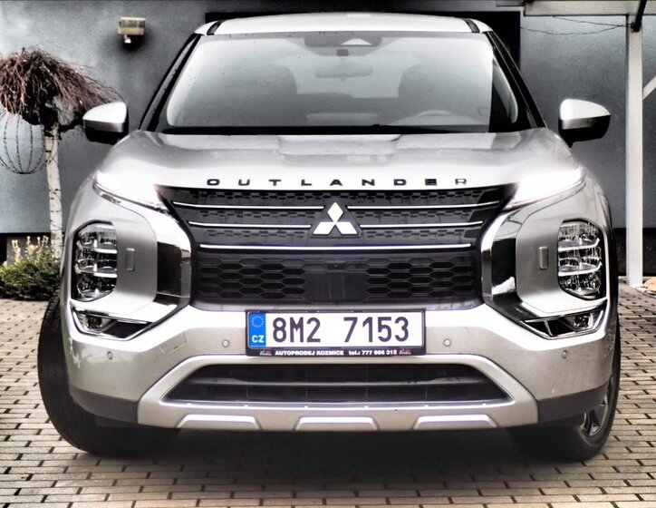 Mitsubishi Outlander SUV / Terénní 2,4 l 162 kw