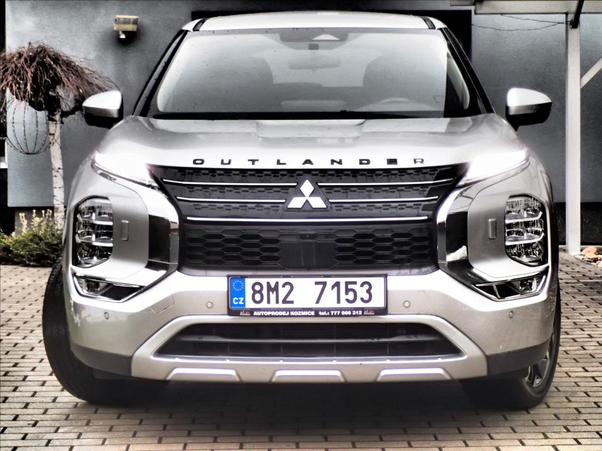 Mitsubishi Outlander SUV / Terénní 2,4 l 162 kw