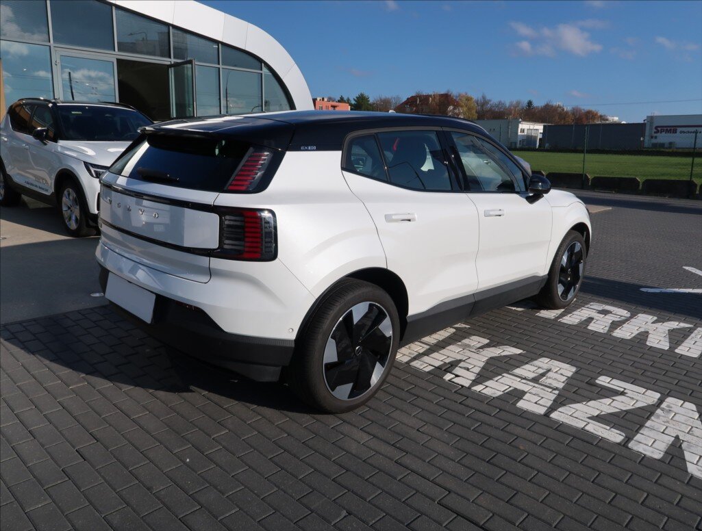 Volvo EX30 SUV 0,0 200 kw