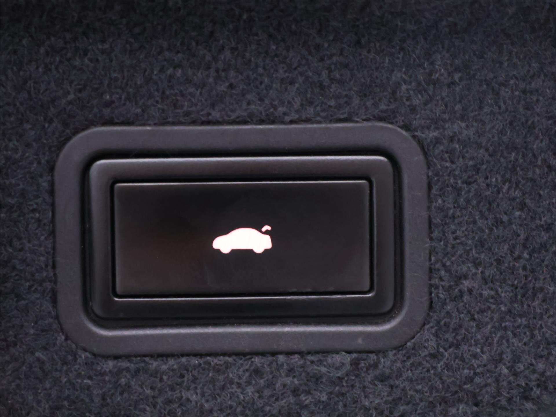 Audi A8 Sedan / Limuzína 4,2 l 273 kw