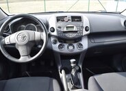 Toyota RAV4 SUV / Terénní 2,2 l 100 kw
