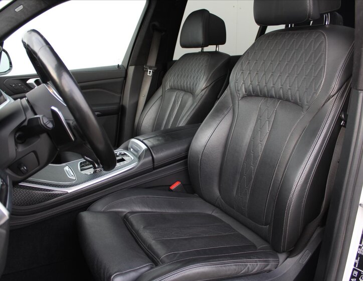 BMW X7 SUV 4,4 l 390 kw