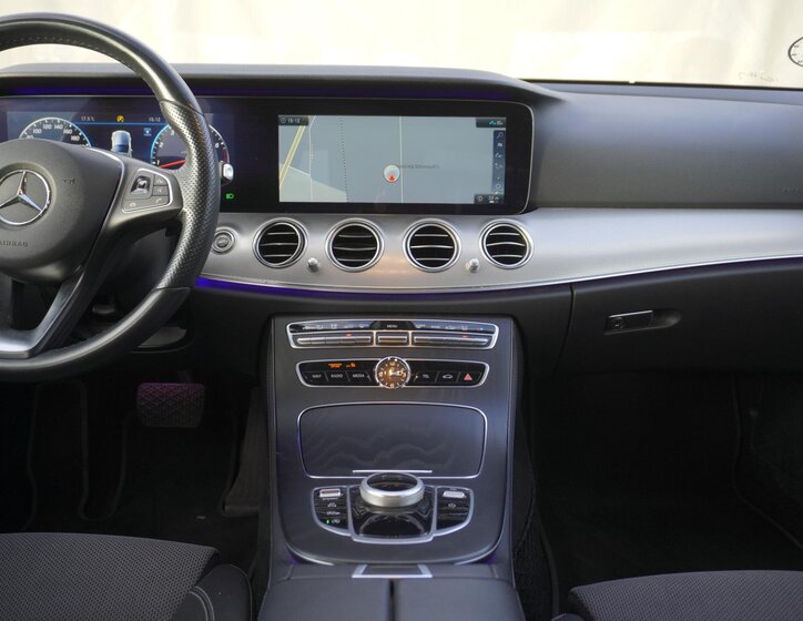 Mercedes-Benz Třídy E Sedan 2,0 l 180 kw