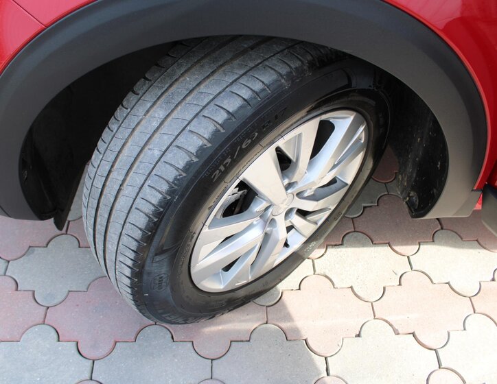 Peugeot 3008 SUV / Terénní 1,5 l 96 kw