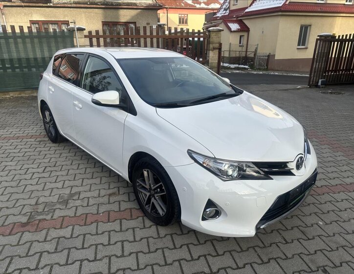 Toyota Auris 1