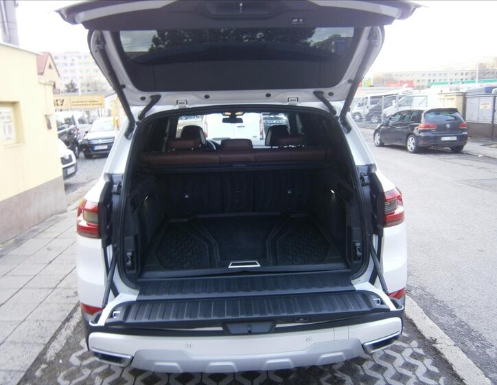 BMW X5 Kombi 3,0 l 195 kw