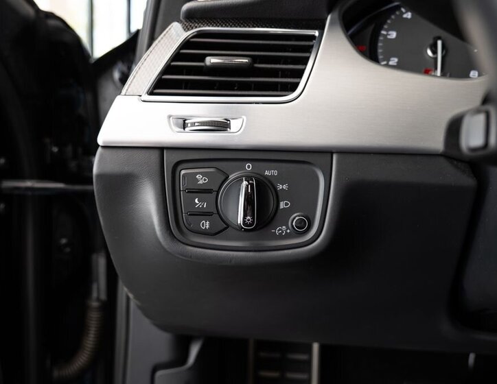 Audi S8 Sedan / Limuzína 4,0 l 382 kw