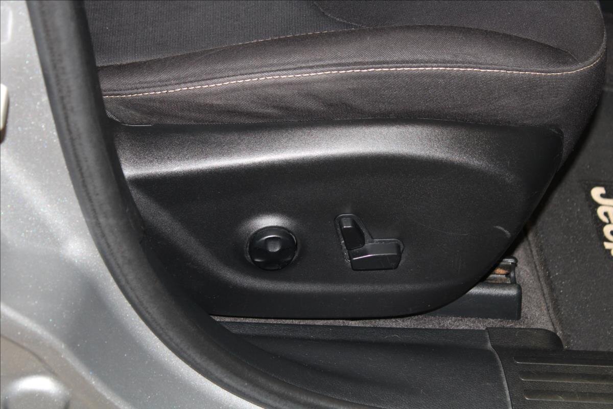 Jeep Cherokee SUV / Terénní 2,2 l 136 kw