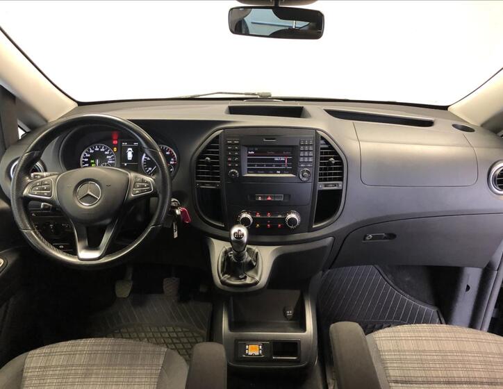 Mercedes-Benz Vito 13