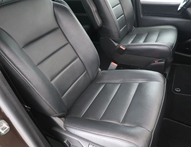 Peugeot Traveller 15