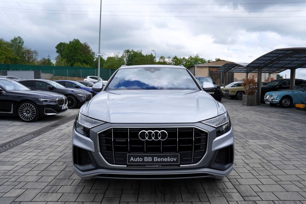 Audi Q8 SUV / Terénní 3,0 l 250 kw