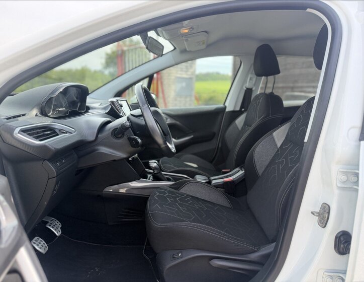 Peugeot 2008 SUV / Terénní 1,2 l 61 kw