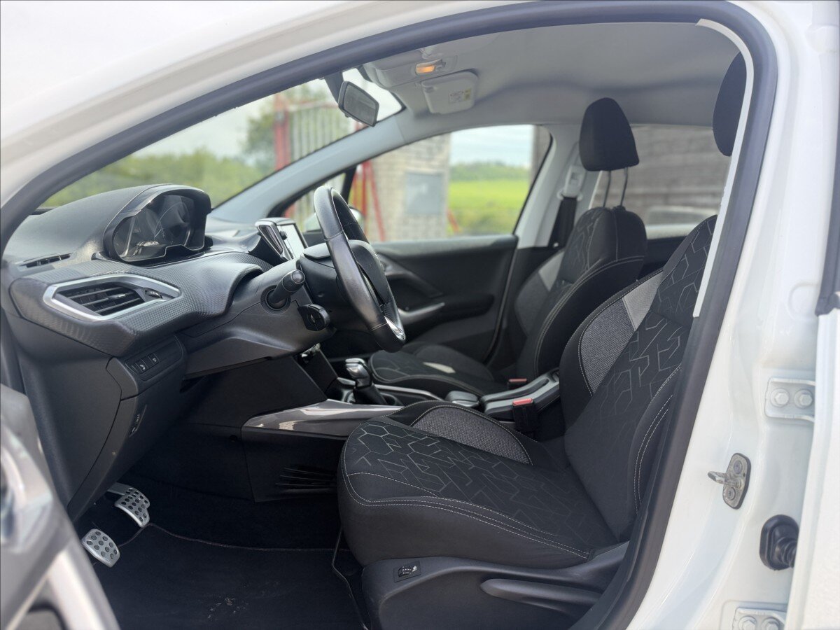 Peugeot 2008 SUV / Terénní 1,2 l 61 kw