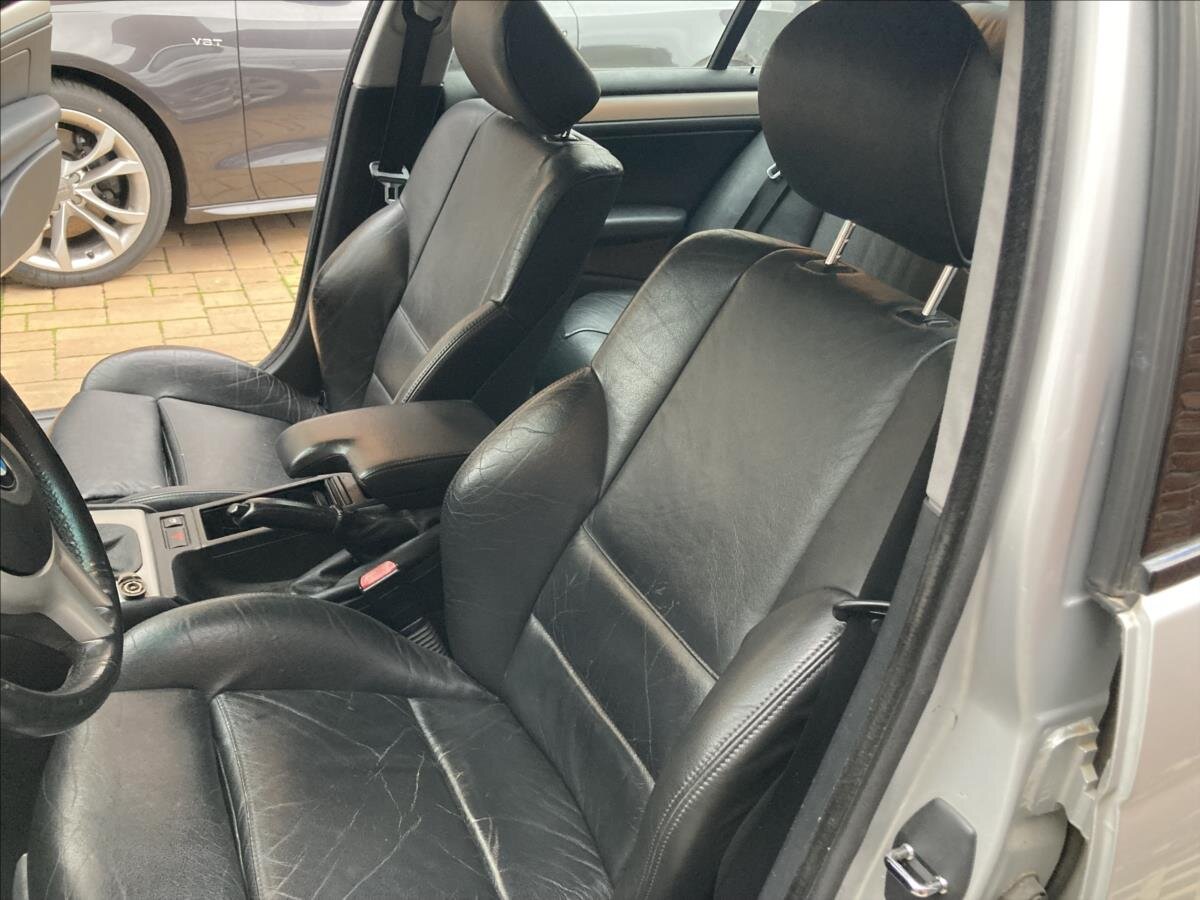 BMW Řada 3 Sedan / Limuzína 2,5 l 141 kw