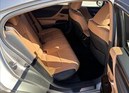 Lexus ES 300h Sedan / Limuzína 2,5 l 131 kw