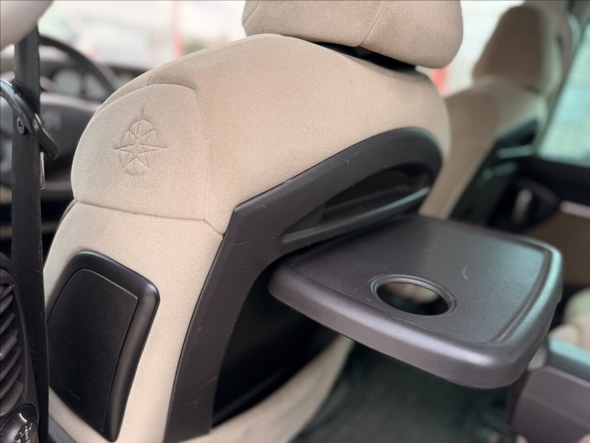 Peugeot 807 MPV 2,2 l 94 kw