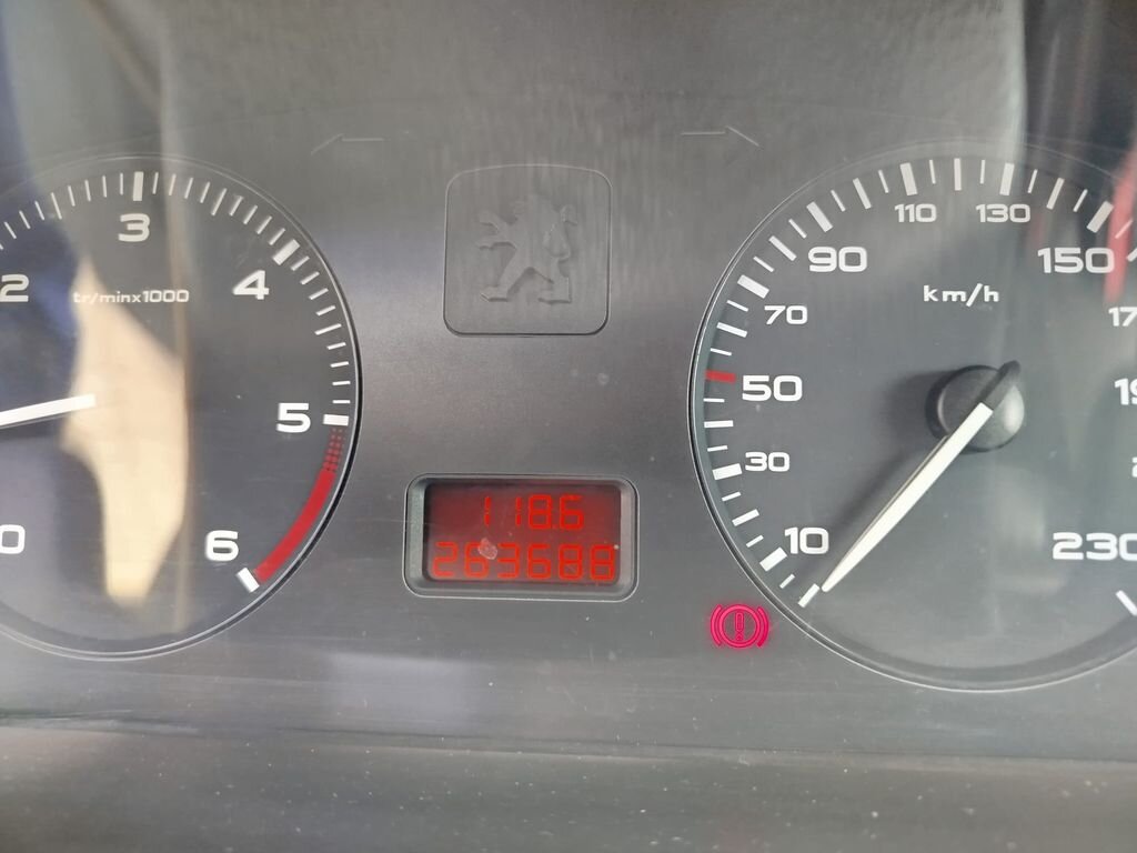 Peugeot 406 Sedan / Limuzína 2,0 l 80 kw