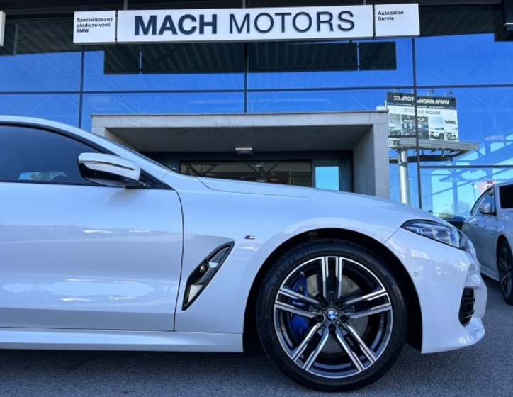 BMW Řada 8 12