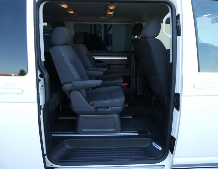 Volkswagen Multivan 23