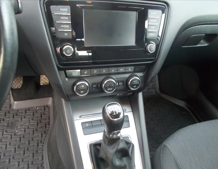 Škoda Octavia Sedan / Limuzína 1,6 l 77 kw