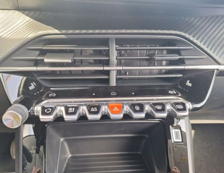 Peugeot 208 Hatchback 1,2 l 74 kw