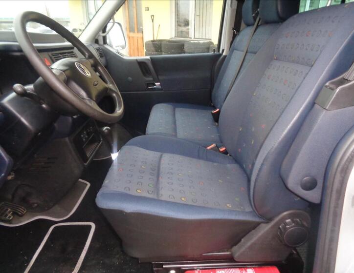 Volkswagen Caravelle 17