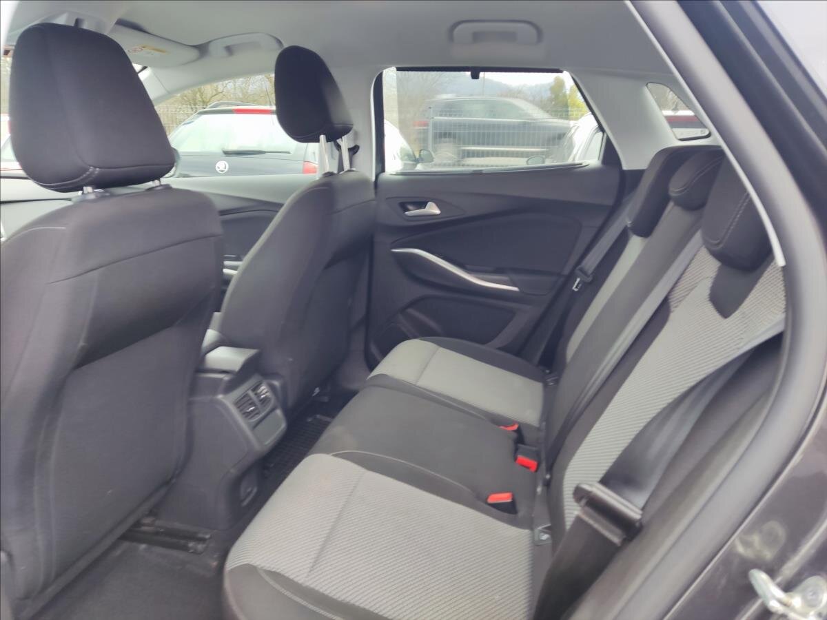 Opel Grandland X SUV 1,2 l 96 kw