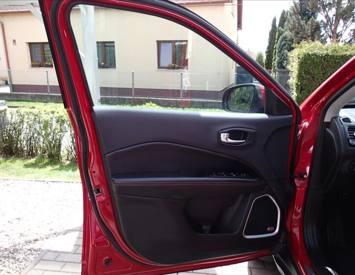 Jeep Compass SUV / Terénní 2,0 l 103 kw