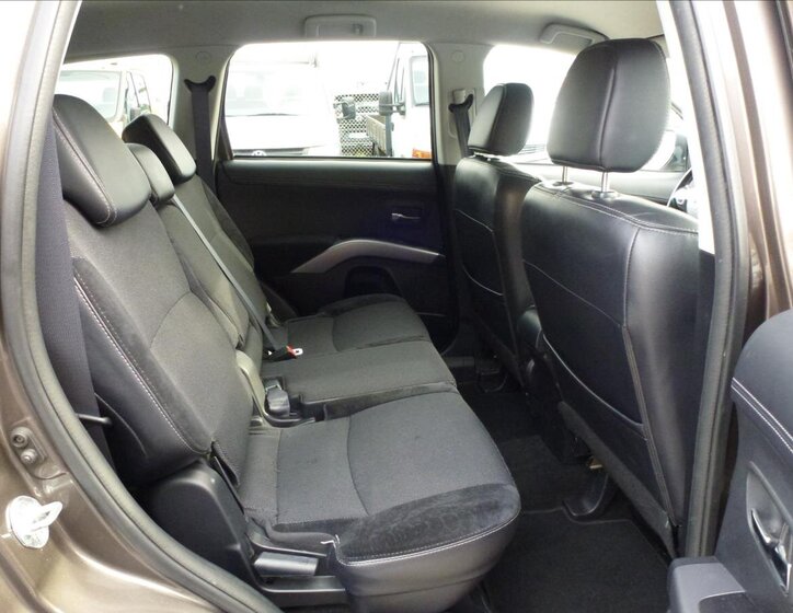 Mitsubishi Outlander Kombi 2,3 l 130 kw